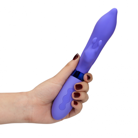 O Vibrador Loveline Rabbit possui 2 motores e 10 modos de vibração, é recarregável e à prova d'água. Feito em silicone ultra macio e ABS é seguro para o corpo, este vibrador foi concebido para incontáveis horas de prazer