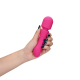 O Mini Vibrador Loveline Double-Sided Wand possui 2 motores independentes com 10 modos de vibração cada, um para o lado Wand e o outro para o lado inserível. É recarregável e à prova d'água. Feito em silicone ultra macio