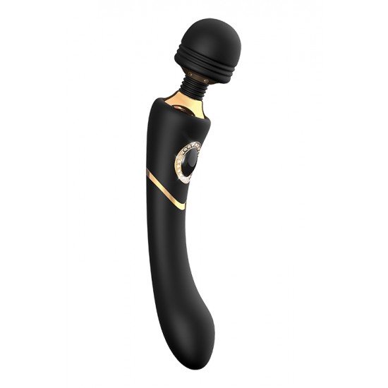 O estimulador wand Monica da coleção Prestige da Dream Toys é uma varinha preta com detalhes elegantes em dourado, um botão em forma de diamante, um cabo firme e resistente, uma cabeça arredondada e um pescoço flexível.