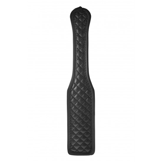 Este paddle da coleção Blaze de produtos de bondage tem um design acolchoado com ponto de diamante preto em couro vegano. Uma raquete é um item obrigatório para todo amante de BDSM que adora surra.