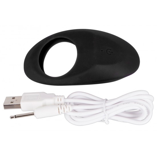 Black cock ring with a clit tickler and 3 vibration modes at the push of a button. It can be recharged with the included USB cable. Complete length 9 cm, Ø 3.3 cm. Material: silicone with a polyurethane coating, phthalat